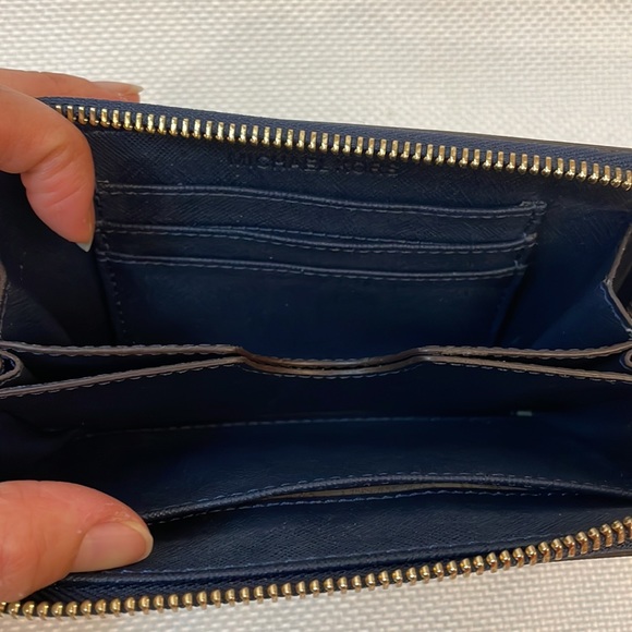 Michael Kors Navy Blue leather Phone Wrislet Fit iPhone 6 Or Smaller Phone - Picture 4 of 8